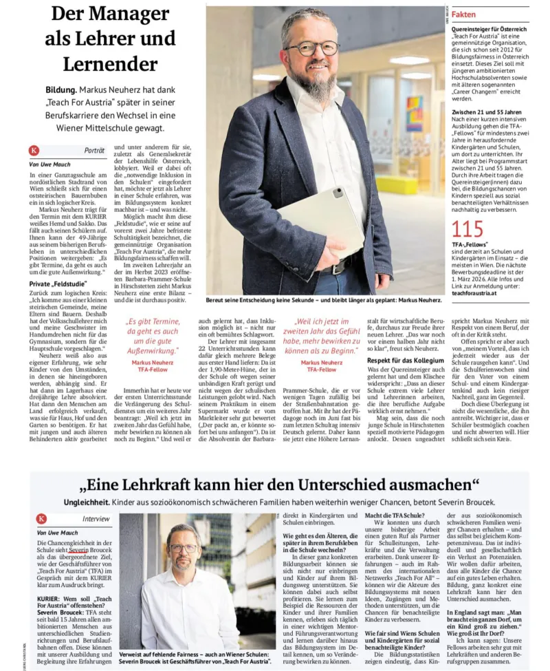 Zeitungsseite mit Portrait eines Managers im Schulflur, der Laptop in der Hand hält; daneben Foto eines Lehrers in einer Schule.