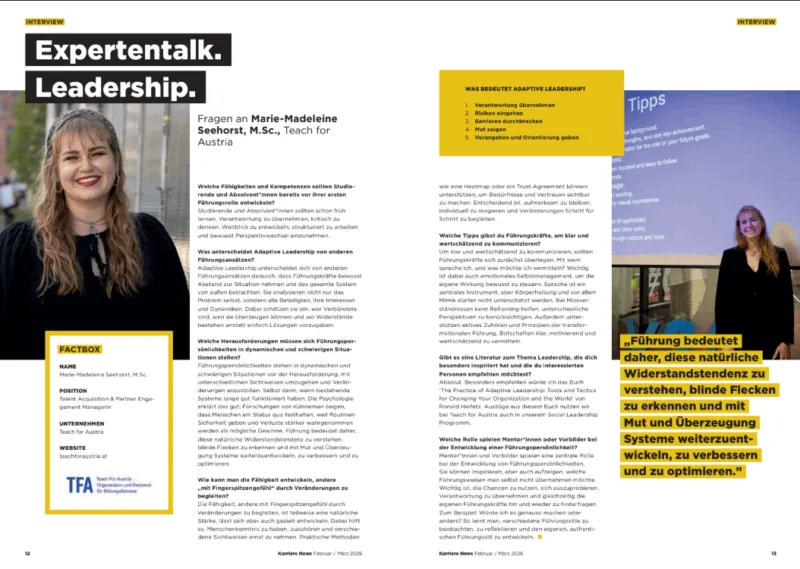 Porträt einer lächelnden Frau auf einer Magazinseite zum Interview 'Expertentalk. Leadership.' mit Textspalten.