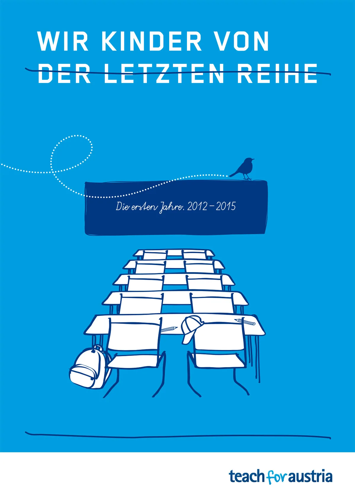 Blaues Plakat mit Klassenzimmer-Skizze: Reihen leerer Tische, Rucksack links, Vogel auf Banner, Text 'Die ersten Jahre. 2012-2015'.