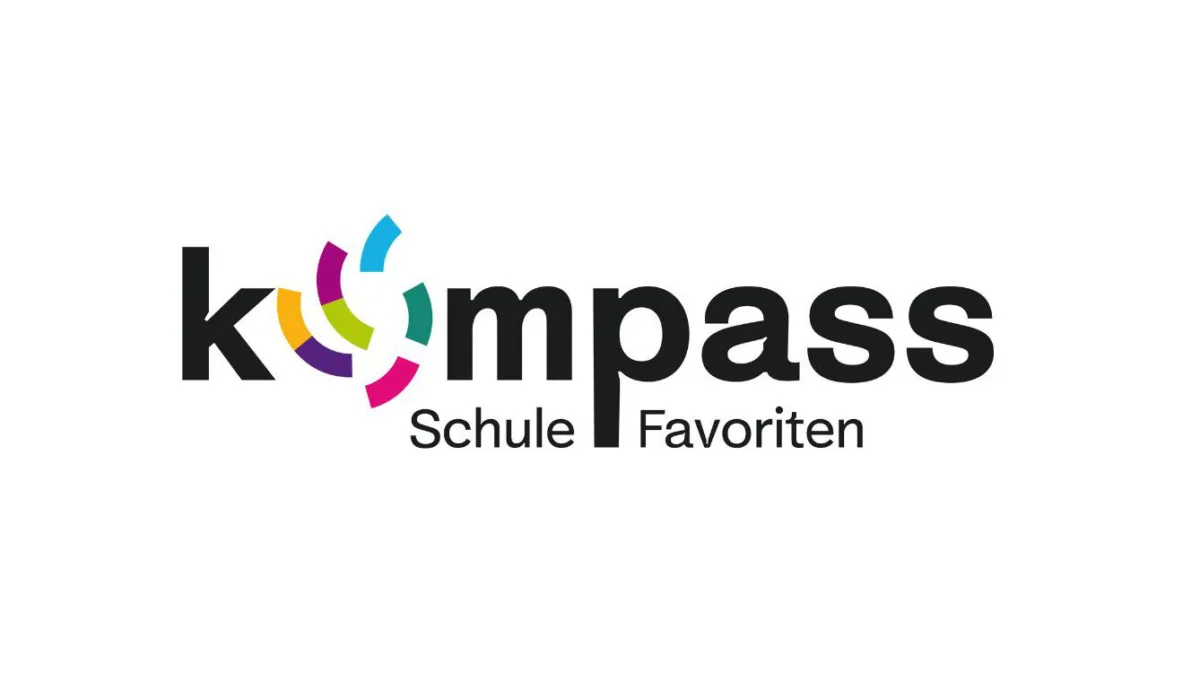 Logo der Schule Kompass Favoriten: schwarzer Schriftzug "kompass" mit buntem Kreis-Symbol, darunter "Schule Favoriten".