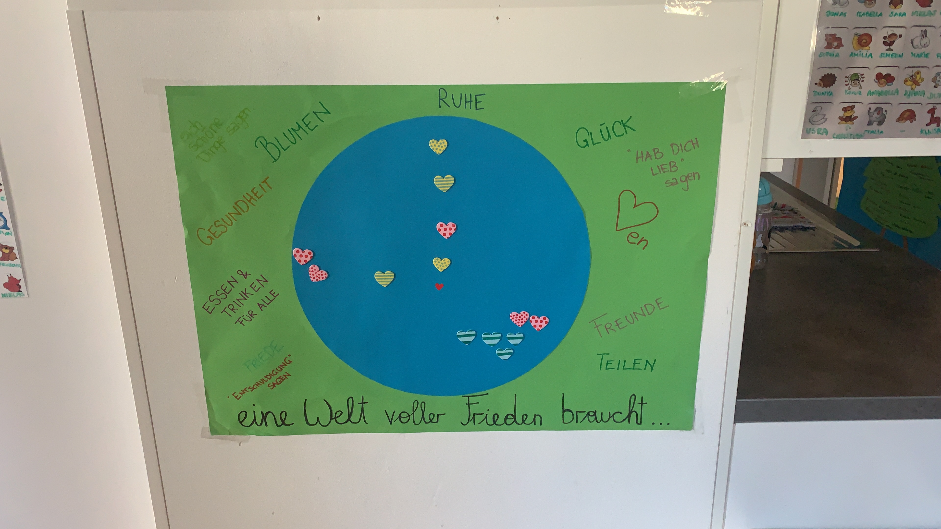 Die Kinder definieren im Kinderparlament was für sie Frieden ausmacht. Der Herzplanet soll daran erinnern.